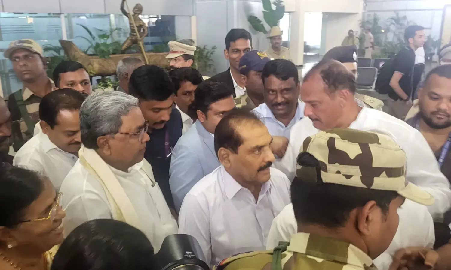 ಮಂಗಳೂರಿಗೆ ಆಗಮಿಸಿದ ಸಿ ಎಂ ಸಿದ್ದರಾಮಯ್ಯ