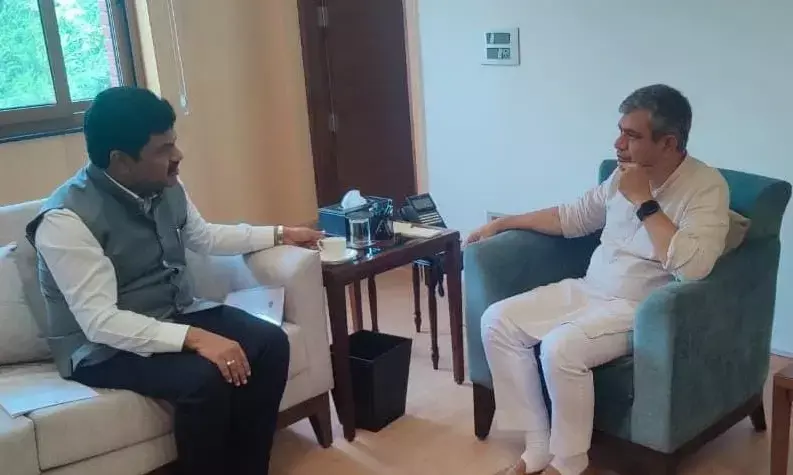 ಮೊಬೈಲ್ ಟವರ್, ರೈಲು ಸಮಸ್ಯೆ ಬಗ್ಗೆ ಕೇಂದ್ರ ಸಚಿವರಿಗೆ ಮನವಿ