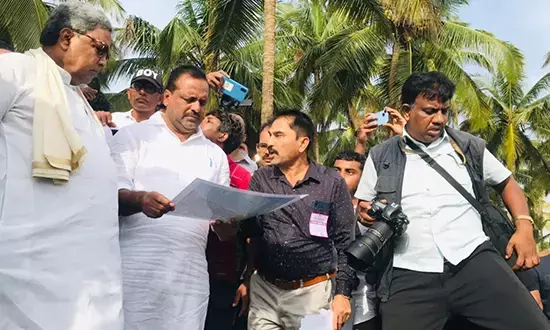 ಬಟ್ಟಪಾಡಿಯ ಕಡಲ್ಕೊರೆತ ಪ್ರದೇಶಕ್ಕೆ ಸಿಎಂ ಸಿದ್ದರಾಮಯ್ಯ ಭೇಟಿ, ಪರಿಶೀಲನೆ