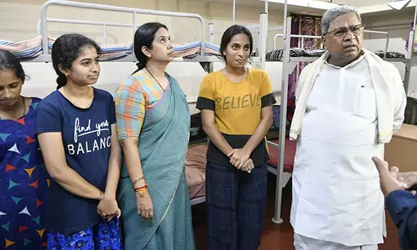 ಉಡುಪಿ: ಬಾಲಕಿಯರ ಹಾಸ್ಟೆಲ್‌ಗಳಿಗೆ ಸಿಎಂ ಸಿದ್ದರಾಮಯ್ಯ ದಿಢೀರ್ ಭೇಟಿ