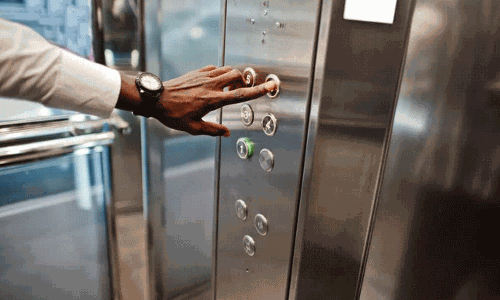 ಲಿಫ್ಟ್ ನಲ್ಲಿ 3 ದಿನ ಸಿಲುಕಿದ್ದ ಮಹಿಳೆ ಮೃತ್ಯು