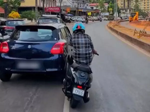 ಉಡುಪಿ ಡಿಸಿ ಕಚೇರಿ ರಸ್ತೆಯಲ್ಲೇ ಅಪಾಯಕಾರಿ ಸ್ಟಂಟ್ ! ಉಡುಪಿ ಡಿಸಿ ಕಚೇರಿ ರಸ್ತೆಯಲ್ಲೇ ಅಪಾಯಕಾರಿ ಸ್ಟಂಟ್ !