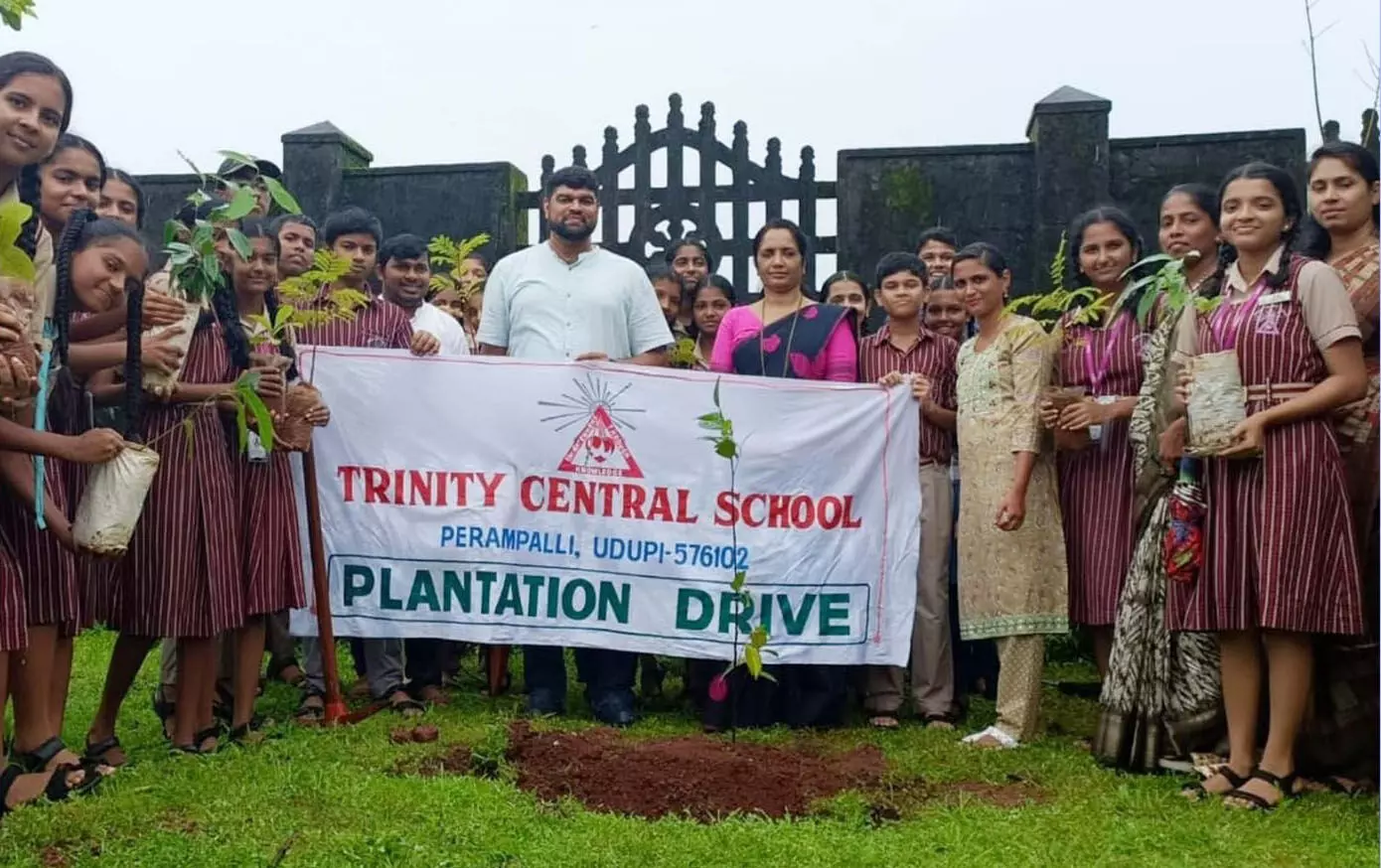ವನಮಹೋತ್ಸವ ಮೂಲಕ ಪರಿಸರ ಕಾಳಜಿ ಅರಿವು ವನಮಹೋತ್ಸವ ಮೂಲಕ ಪರಿಸರ ಕಾಳಜಿ ಅರಿವು