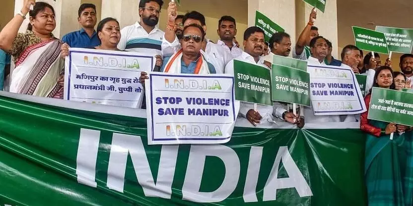 ಮಣಿಪುರದಲ್ಲಿ ರಾಷ್ಟ್ರಪತಿ ಆಡಳಿತ ಜಾರಿಗೊಳಿಸುವಂತೆ ಆಗ್ರಹಿಸಿ ‘ಇಂಡಿಯಾ’ ಮೈತ್ರಿ ಕೂಟದಿಂದ ಧರಣಿ ಮಣಿಪುರದಲ್ಲಿ ರಾಷ್ಟ್ರಪತಿ ಆಡಳಿತ ಜಾರಿಗೊಳಿಸುವಂತೆ ಆಗ್ರಹಿಸಿ ‘ಇಂಡಿಯಾ’ ಮೈತ್ರಿ ಕೂಟದಿಂದ ಧರಣಿ