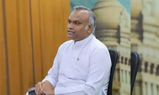 ಪ್ರಿಯಾಂಕ್ ಖರ್ಗೆ ಆಯ್ಕೆ ಅಸಿಂಧು ಕೋರಿ ಅರ್ಜಿ: ಹೈಕೋರ್ಟ್ ನಿಂದ ಸಮನ್ಸ್ ಜಾರಿ ಪ್ರಿಯಾಂಕ್ ಖರ್ಗೆ ಆಯ್ಕೆ ಅಸಿಂಧು ಕೋರಿ ಅರ್ಜಿ: ಹೈಕೋರ್ಟ್ ನಿಂದ ಸಮನ್ಸ್ ಜಾರಿ