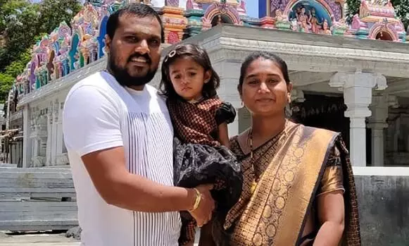 ಬೆಂಗಳೂರು: ಇಬ್ಬರು ಮಕ್ಕಳನ್ನು ಕೊಂದು ದಂಪತಿ ಆತ್ಮಹತ್ಯೆ ಬೆಂಗಳೂರು: ಇಬ್ಬರು ಮಕ್ಕಳನ್ನು ಕೊಂದು ದಂಪತಿ ಆತ್ಮಹತ್ಯೆ