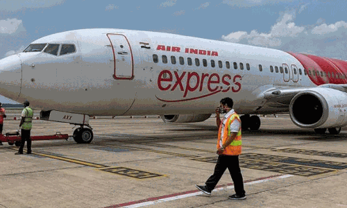 ಟೇಕಾಫ್ ಆದ ಕೆಲವೇ ಕ್ಷಣಗಳಲ್ಲಿ ಕೊಚ್ಚಿ ವಿಮಾನ ನಿಲ್ದಾಣದಲ್ಲಿ ತುರ್ತು ಭೂಸ್ಪರ್ಶ ಮಾಡಿದ ಏರ್ ಇಂಡಿಯಾ ಎಕ್ಸ್‌ಪ್ರೆಸ್ ವಿಮಾನ