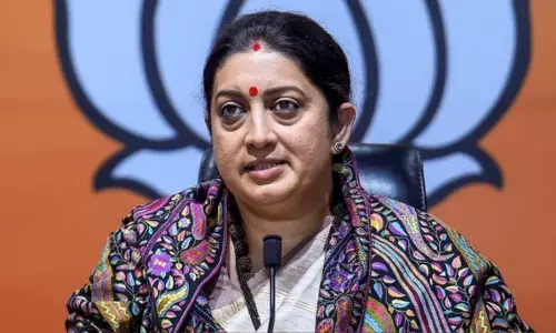 ಮೆಟ್ರಿಕ್‌ಪೂರ್ವ ಅಲ್ಪಸಂಖ್ಯಾತ ವಿದ್ಯಾರ್ಥಿವೇತನ ಯೋಜನೆ ರದ್ದತಿಯನ್ನು ಸಮರ್ಥಿಸಿದ ಕೇಂದ್ರ ಸಚಿವೆ ಸ್ಮೃತಿ ಇರಾನಿ