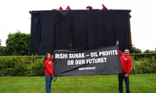 ಬ್ರಿಟನ್ ಪ್ರಧಾನಿ ರಿಷಿ ಸುನಕ್ ಮನೆಗೆ ಕಪ್ಪು ಬಟ್ಟೆ ಹೊದಿಸಿ ಪ್ರತಿಭಟನೆ