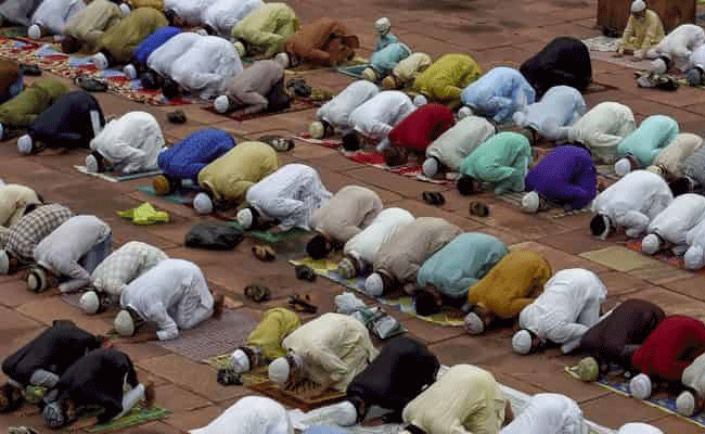 ಗುರುಗ್ರಾಮ್: ಮಸೀದಿಗಳಲ್ಲಿ, ತೆರೆದ ಸ್ಥಳಗಳಲ್ಲಿ ಶುಕ್ರವಾರದ ನಮಾಝ್ (ಜುಮಾ) ಸಲ್ಲಿಸದಂತೆ ಮುಸ್ಲಿಂ ಕೌನ್ಸಿಲ್ ಮನವಿ ಗುರುಗ್ರಾಮ್: ಮಸೀದಿಗಳಲ್ಲಿ, ತೆರೆದ ಸ್ಥಳಗಳಲ್ಲಿ ಶುಕ್ರವಾರದ ನಮಾಝ್ (ಜುಮಾ) ಸಲ್ಲಿಸದಂತೆ ಮುಸ್ಲಿಂ ಕೌನ್ಸಿಲ್ ಮನವಿ