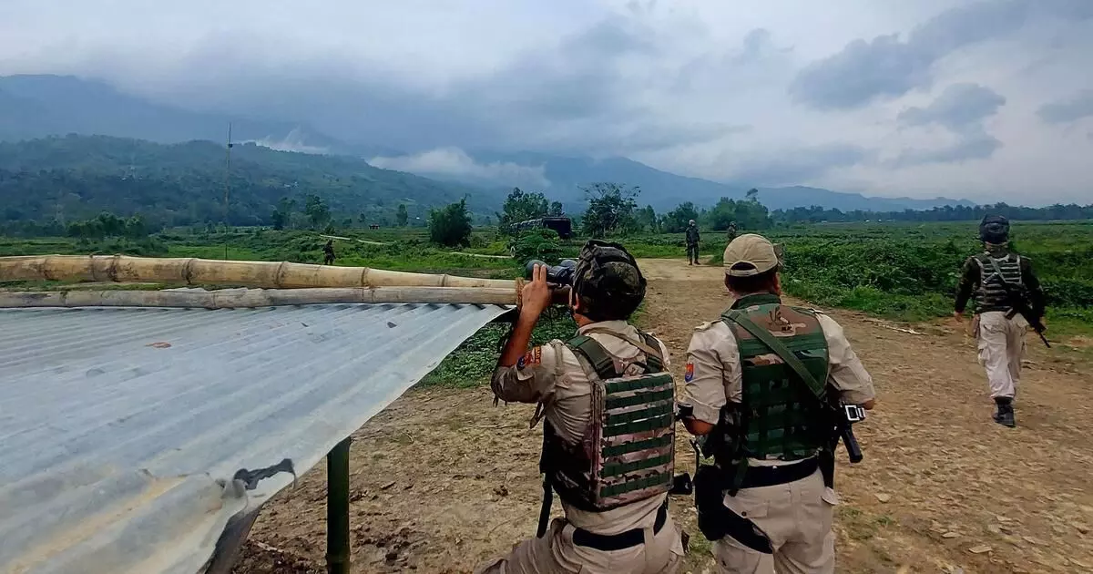 ಮಣಿಪುರದಲ್ಲಿ ಪೊಲೀಸ್ ಅಧಿಕಾರಿಯ ಗುಂಡಿಕ್ಕಿ ಹತ್ಯೆ, ಬಿಷ್ಣುಪುರದಲ್ಲಿ ಶಸ್ತ್ರಾಸ್ತ್ರಗಳ ಲೂಟಿ ಮಣಿಪುರದಲ್ಲಿ ಪೊಲೀಸ್ ಅಧಿಕಾರಿಯ ಗುಂಡಿಕ್ಕಿ ಹತ್ಯೆ, ಬಿಷ್ಣುಪುರದಲ್ಲಿ ಶಸ್ತ್ರಾಸ್ತ್ರಗಳ ಲೂಟಿ