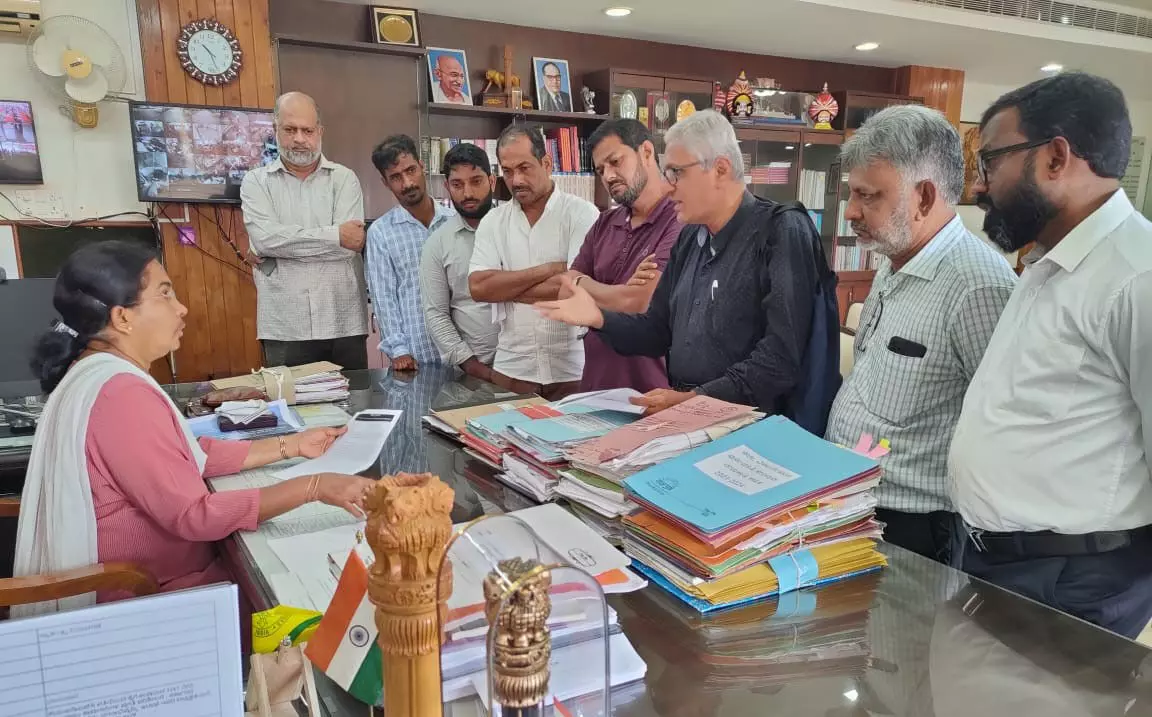 ಉಡುಪಿ: ಶಾಂತಿ ಭಂಗ ಮಾಡುತ್ತಿರುವವರ ವಿರುದ್ಧ ನಿರ್ದಾಕ್ಷಿಣ್ಯ ಕಾನೂನು ಕ್ರಮಕ್ಕೆ ಮನವಿ ಉಡುಪಿ: ಶಾಂತಿ ಭಂಗ ಮಾಡುತ್ತಿರುವವರ ವಿರುದ್ಧ ನಿರ್ದಾಕ್ಷಿಣ್ಯ ಕಾನೂನು ಕ್ರಮಕ್ಕೆ ಮನವಿ