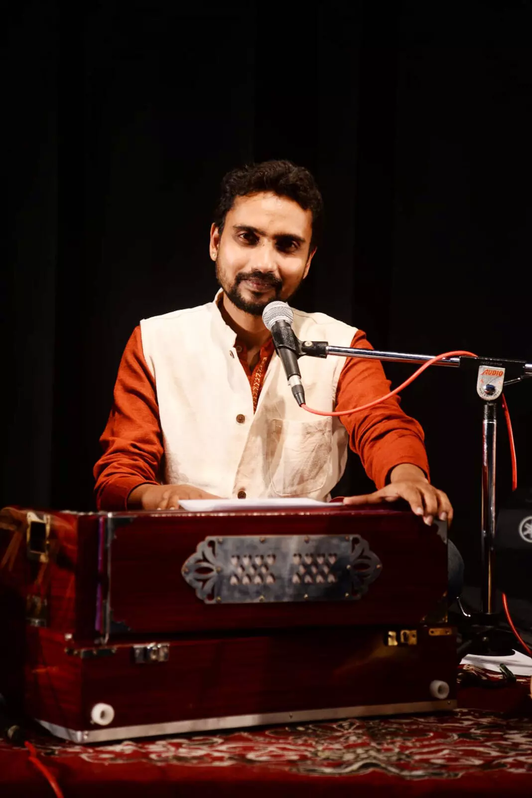 ನಾಟಕ ಕಟ್ಟುವ ಬಗೆ ಹೇಗೆ? ನಾಟಕ ಕಟ್ಟುವ ಬಗೆ ಹೇಗೆ?