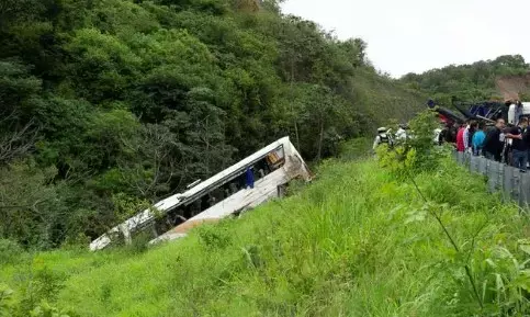 ಕಂದಕಕ್ಕೆ ಉರುಳಿದ ಆರು ಮಂದಿ ಭಾರತೀಯರಿದ್ದ ಬಸ್; 17 ಮಂದಿ ಮೃತ್ಯು