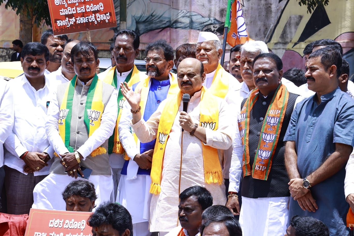 ಗ್ಯಾರಂಟಿ ಯೋಜನೆಗಳಿಗೆ ಎಸ್ಸಿಪಿ, ಟಿಎಸ್ಪಿ ಹಣ ಬಳಕೆ ವಿರುದ್ಧ ರಾಜ್ಯಾದ್ಯಂತ ಹೋರಾಟ: ಬಸವರಾಜ ಬೊಮ್ಮಾಯಿ ಎಚ್ಚರಿಕೆ