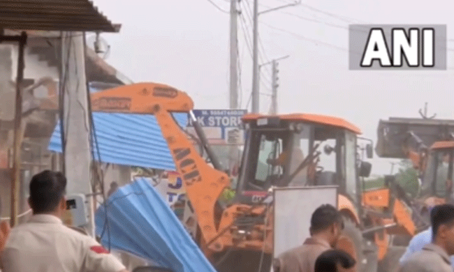 ನೂಹ್‌ ಗಲಭೆ ಬೆನ್ನಲ್ಲೇ ಹಲವಾರು ಅಕ್ರಮ ಮನೆ, ಕಟ್ಟಡಗಳ ಮೇಲೆ ಬುಲ್ಡೋಝರ್ ಕಾರ್ಯಾಚರಣೆ
