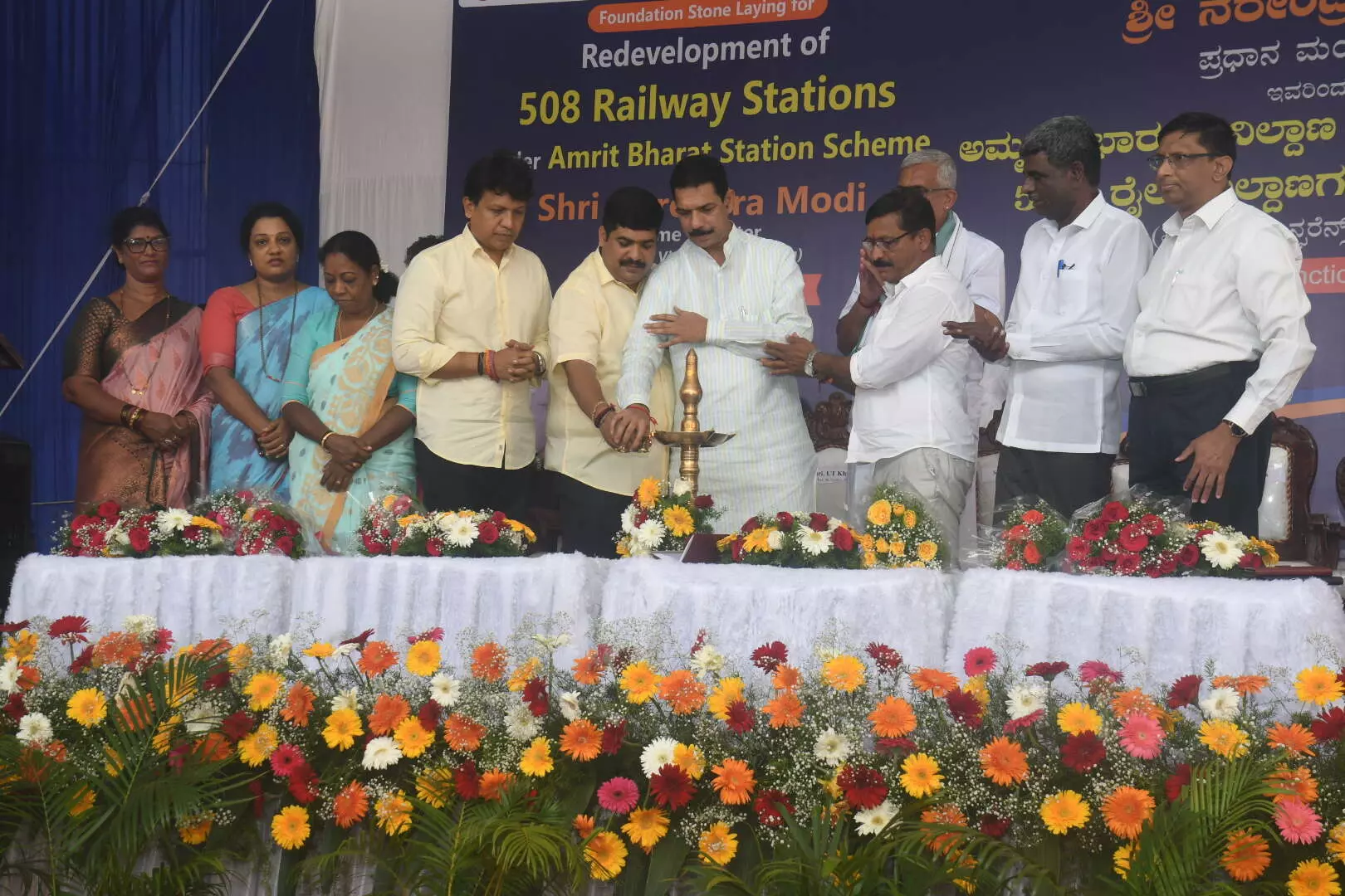ಅಮೃತ್ ಭಾರತ್ ಸ್ಟೇಷನ್ ಯೋಜನೆ: ಮಂಗಳೂರು ಜಂಕ್ಷನ್ ರೈಲು ನಿಲ್ದಾಣ ಅಭಿವೃದ್ಧಿಗೆ ಚಾಲನೆ ಅಮೃತ್ ಭಾರತ್ ಸ್ಟೇಷನ್ ಯೋಜನೆ: ಮಂಗಳೂರು ಜಂಕ್ಷನ್ ರೈಲು ನಿಲ್ದಾಣ ಅಭಿವೃದ್ಧಿಗೆ ಚಾಲನೆ
