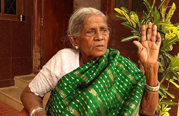 ಕಾಲು ಜಾರಿ ಬಿದ್ದ ಸಾಲುಮರದ ತಿಮ್ಮಕ್ಕ; ಆಸ್ಪತ್ರೆಗೆ ದಾಖಲು ಕಾಲು ಜಾರಿ ಬಿದ್ದ ಸಾಲುಮರದ ತಿಮ್ಮಕ್ಕ; ಆಸ್ಪತ್ರೆಗೆ ದಾಖಲು