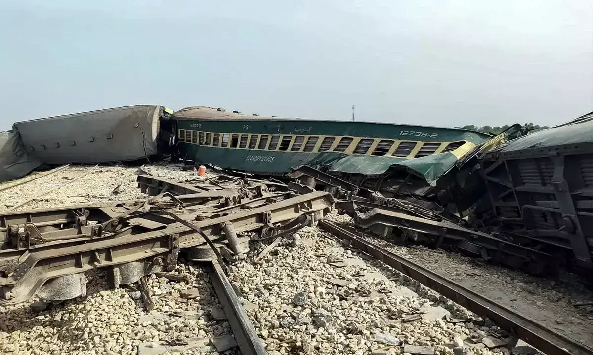 ಪಾಕಿಸ್ತಾನ: ಹಳಿತಪ್ಪಿದ ಎಕ್ಸ್‌ಪ್ರೆಸ್ ರೈಲು, 15 ಮಂದಿ ಮೃತ್ಯು