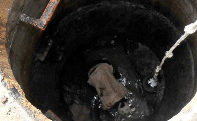 ಹರ್ಯಾಣ: ದೇವಸ್ಥಾನ ಬಾವಿ ಸ್ವಚ್ಛಗೊಳಿಸುವ ವೇಳೆ ಉಸಿರುಗಟ್ಟಿ ಇಬ್ಬರು ಮೃತ್ಯು ಹರ್ಯಾಣ: ದೇವಸ್ಥಾನ ಬಾವಿ ಸ್ವಚ್ಛಗೊಳಿಸುವ ವೇಳೆ ಉಸಿರುಗಟ್ಟಿ ಇಬ್ಬರು ಮೃತ್ಯು