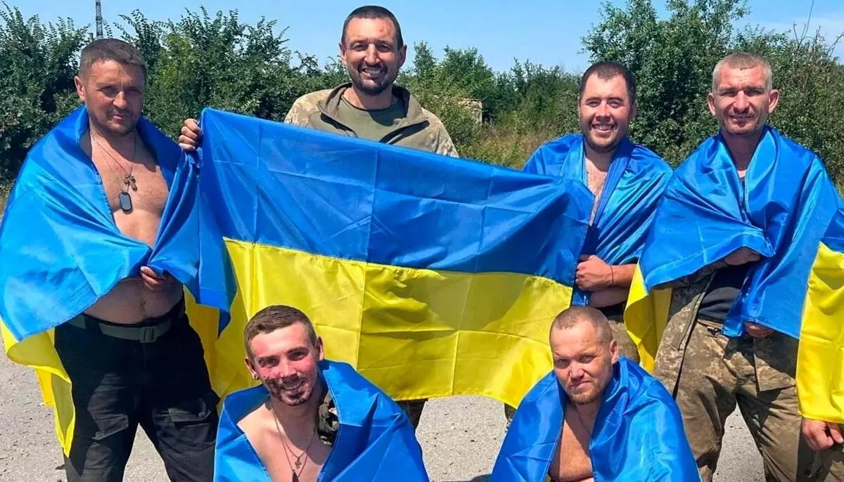 ರಶ್ಯದ ಜತೆ ಕೈದಿಗಳ ವಿನಿಮಯ: ಉಕ್ರೇನ್ ನ 22 ಯೋಧರು ಸ್ವದೇಶಕ್ಕೆ ರಶ್ಯದ ಜತೆ ಕೈದಿಗಳ ವಿನಿಮಯ: ಉಕ್ರೇನ್ ನ 22 ಯೋಧರು ಸ್ವದೇಶಕ್ಕೆ