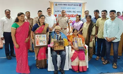 ಒಂದೇ ದಿನ ಸೇವೆಯಿಂದ ನಿವೃತ್ತಿಯಾದ ದಂಪತಿಗೆ ಸನ್ಮಾನ