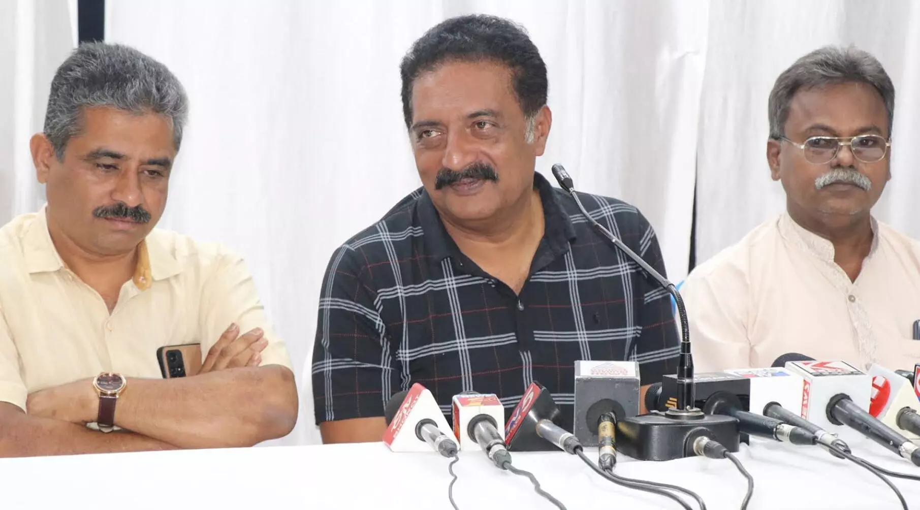 ರಾಜ್ಯ ಸರಕಾರ ಜಾರಿಗೆ ತಂದಿರುವ ಗ್ಯಾರಂಟಿ ಯೋಜನೆಗಳು ಬಡವರ ಪಾಲಿನ ಭಾಗ್ಯಗಳಾಗಿವೆ: ನಟ ಪ್ರಕಾಶ್ ರಾಜ್