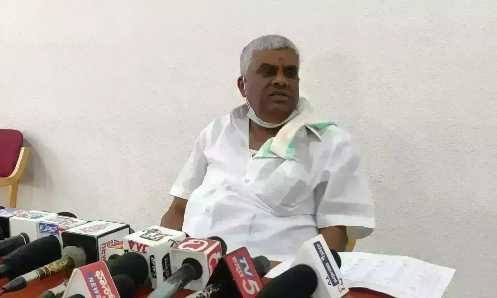 ಚುನಾವಣೆಯಲ್ಲಿ ಕುಟುಂಬಸ್ಥರು ಸ್ಪರ್ಧಿಸಬಾರದೆಂದು ಮಸೂದೆ ತನ್ನಿ: ಎಚ್.ಡಿ.ರೇವಣ್ಣ ಚುನಾವಣೆಯಲ್ಲಿ ಕುಟುಂಬಸ್ಥರು ಸ್ಪರ್ಧಿಸಬಾರದೆಂದು ಮಸೂದೆ ತನ್ನಿ: ಎಚ್.ಡಿ.ರೇವಣ್ಣ