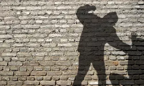 ಮಹಾರಾಷ್ಟ್ರ: ಬಿಜೆಪಿ ನಾಯಕನಿಂದ ಬುಡಕಟ್ಟು ವ್ಯಕ್ತಿಗೆ ನಿಂದನೆ, ಥಳಿತ