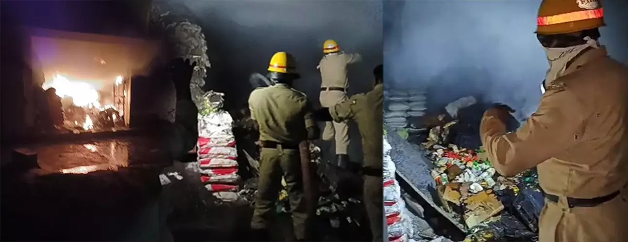 ಚಾಮರಾಜನಗರ: ‘ಹಸಿರು ರೈತ ಉತ್ಪಾದಕರ ಕಂಪನಿ’ಯಲ್ಲಿ ಆಕಸ್ಮಿಕ ಬೆಂಕಿ; ಅಪಾರ ನಷ್ಟ ಚಾಮರಾಜನಗರ: ‘ಹಸಿರು ರೈತ ಉತ್ಪಾದಕರ ಕಂಪನಿ’ಯಲ್ಲಿ ಆಕಸ್ಮಿಕ ಬೆಂಕಿ; ಅಪಾರ ನಷ್ಟ