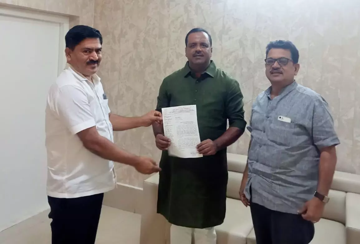 ಆರಗ ಜ್ಞಾನೇಂದ್ರ ಅವರನ್ನು ಶಾಸಕ ಸ್ಥಾನದಿಂದ ಅನರ್ಹಗೊಳಿಸಿ: ಸ್ಪೀಕರ್ ಗೆ ಅಖಿಲ ಭಾರತ ವೀರಶೈವ ಮಹಾಸಭಾ ಒತ್ತಾಯ ಆರಗ ಜ್ಞಾನೇಂದ್ರ ಅವರನ್ನು ಶಾಸಕ ಸ್ಥಾನದಿಂದ ಅನರ್ಹಗೊಳಿಸಿ: ಸ್ಪೀಕರ್ ಗೆ ಅಖಿಲ ಭಾರತ ವೀರಶೈವ ಮಹಾಸಭಾ ಒತ್ತಾಯ