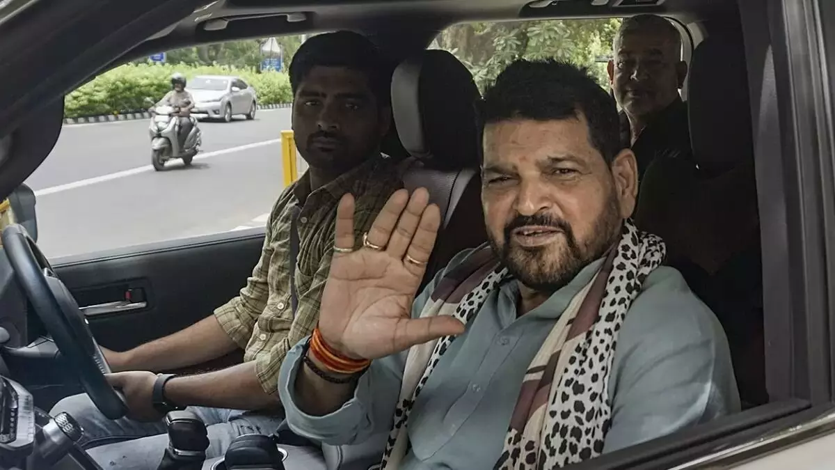 ಲೈಂಗಿಕ ಉದ್ದೇಶವಿಲ್ಲದೆ ಮಹಿಳೆಯನ್ನು ತಬ್ಬಿಕೊಳ್ಳುವುದು ಅಪರಾಧವಲ್ಲ: ಕೋರ್ಟ್ ಗೆ ತಿಳಿಸಿದ ಬ್ರಿಜ್‌ ಭೂಷಣ್