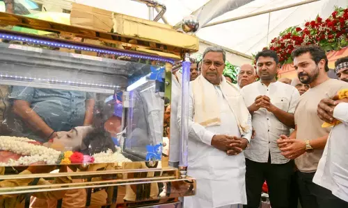 ನಟ ವಿಜಯ ರಾಘವೇಂದ್ರ ಪತ್ನಿ ಸ್ಪಂದನಾ ಅಂತ್ಯ ಸಂಸ್ಕಾರ