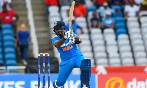 ಅತ್ಯಂತ ವೇಗದ 100 ಸಿಕ್ಸರ್ ಸಿಡಿಸಿ ರೋಹಿತ್ ದಾಖಲೆ ಮುರಿದ ಸೂರ್ಯಕುಮಾರ್