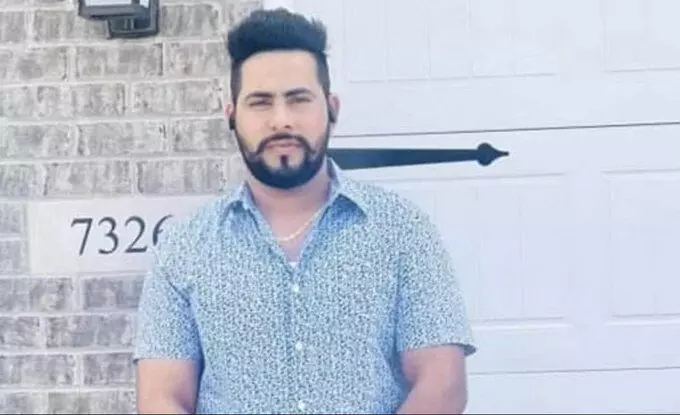 ಸಿಧು ಮೂಸೆವಾಲಾ ಹತ್ಯೆಗೆ ಶಸ್ತ್ರಾಸ್ತ್ರ ಪೂರೈಸಿದ ವ್ಯಕ್ತಿ ಅಮೆರಿಕದಲ್ಲಿ ಬಂಧನ ಸಿಧು ಮೂಸೆವಾಲಾ ಹತ್ಯೆಗೆ ಶಸ್ತ್ರಾಸ್ತ್ರ ಪೂರೈಸಿದ ವ್ಯಕ್ತಿ ಅಮೆರಿಕದಲ್ಲಿ ಬಂಧನ