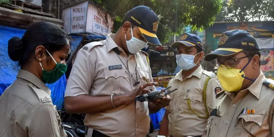 ಥಾಣೆ: ಶುಲ್ಕ ಹೆಚ್ಚಳ ವಿಚಾರವಾಗಿ ಖಾಸಗಿ ಶಾಲೆಯಲ್ಲಿ ದಾಂಧಲೆ ಆರೋಪ: ಎಂ ಎನ್ ಎಸ್ ನ 10 ಕಾರ್ಯಕರ್ತರ ಬಂಧನ ಥಾಣೆ: ಶುಲ್ಕ ಹೆಚ್ಚಳ ವಿಚಾರವಾಗಿ ಖಾಸಗಿ ಶಾಲೆಯಲ್ಲಿ ದಾಂಧಲೆ ಆರೋಪ: ಎಂ ಎನ್ ಎಸ್ ನ 10 ಕಾರ್ಯಕರ್ತರ ಬಂಧನ