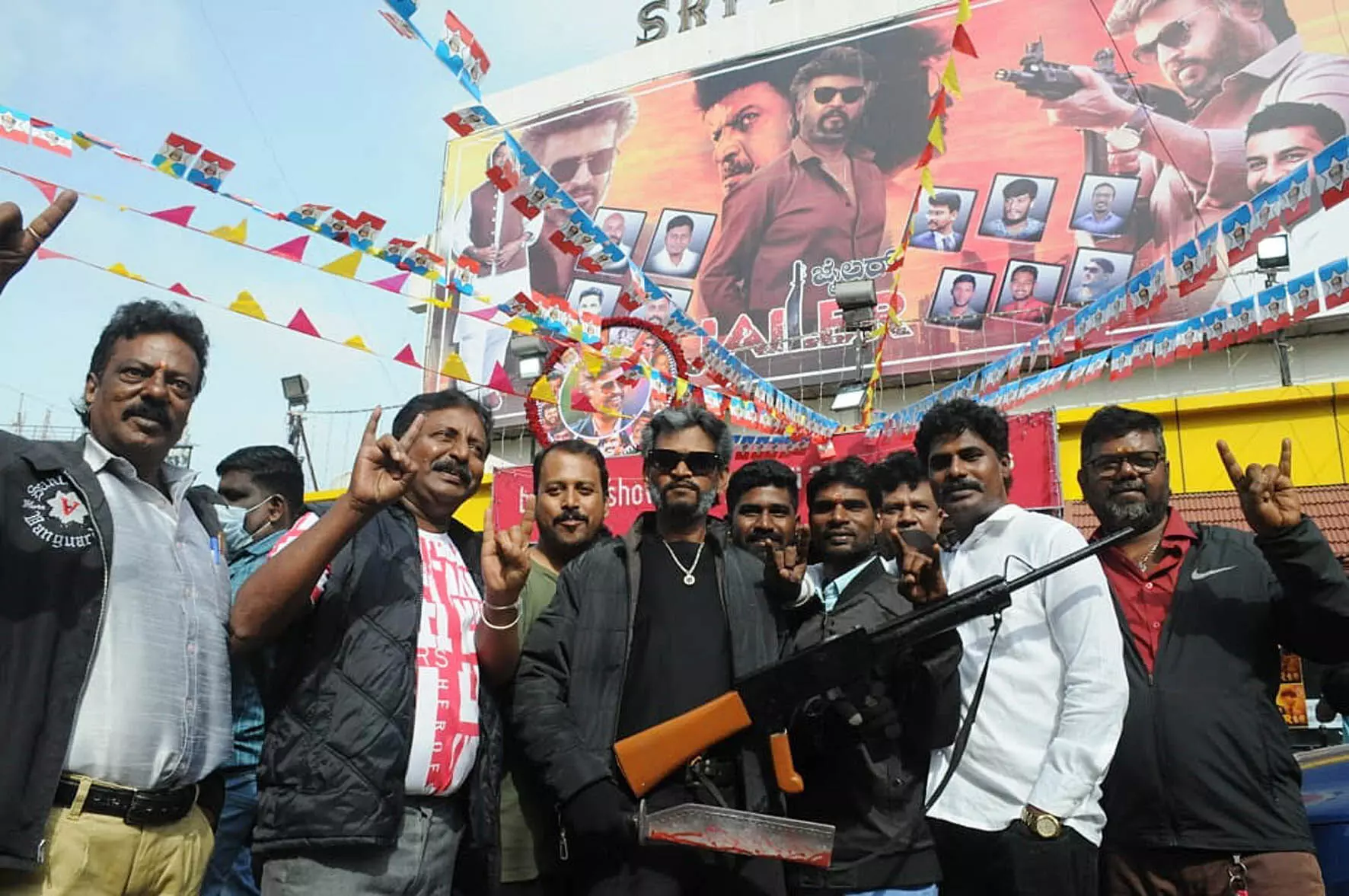 ಜೈಲರ್ ಸಿನೆಮಾ ಬಿಡುಗಡೆ; ಬೆಂಗಳೂರಿನಲ್ಲಿ ಅಭಿಮಾನಿಗಳ ಸಂಭ್ರಮ