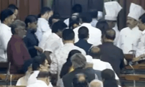 ಪ್ರಧಾನಿ ಮೋದಿ ಭಾಷಣದ ವೇಳೆ ಸಭಾತ್ಯಾಗ ಮಾಡಿದ ವಿರೋಧ ಪಕ್ಷಗಳು