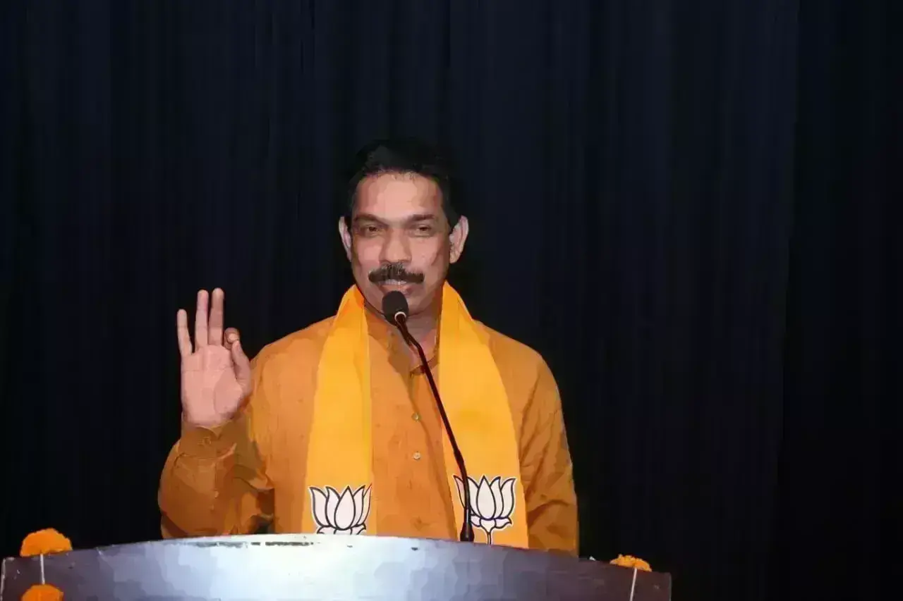 ಗೌತಮ್ ಆತ್ಮಹತ್ಯೆ ಪ್ರಕರಣದ ಬಗ್ಗೆ ಸಾಮಾಜಿಕ ಜಾಲತಾಣದಲ್ಲಿ ಸುಳ್ಳು ಸುದ್ದಿ ಹಬ್ಬಿಸಿದ ಆರೋಪ: ನಳಿನ್‌ ಕುಮಾರ್‌ ಕಟೀಲ್‌ ವಿರುದ್ಧ ದೂರು