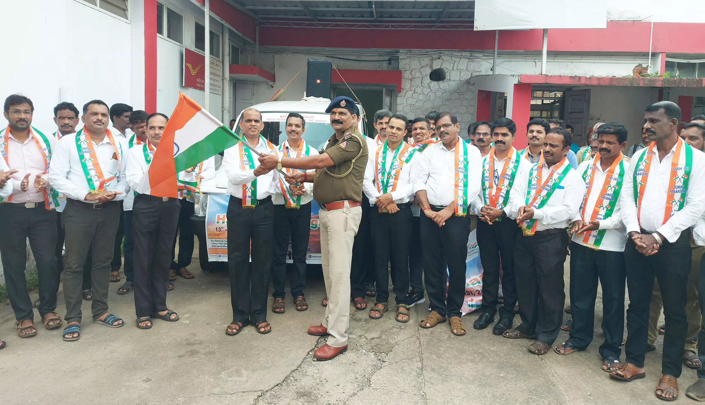 ಉಡುಪಿ ಅಂಚೆ ವಿಭಾಗದಿಂದ ತ್ರಿವರ್ಣ ಧ್ವಜ ಜನಜಾಗೃತಿ ಜಾಥ ಉಡುಪಿ ಅಂಚೆ ವಿಭಾಗದಿಂದ ತ್ರಿವರ್ಣ ಧ್ವಜ ಜನಜಾಗೃತಿ ಜಾಥ