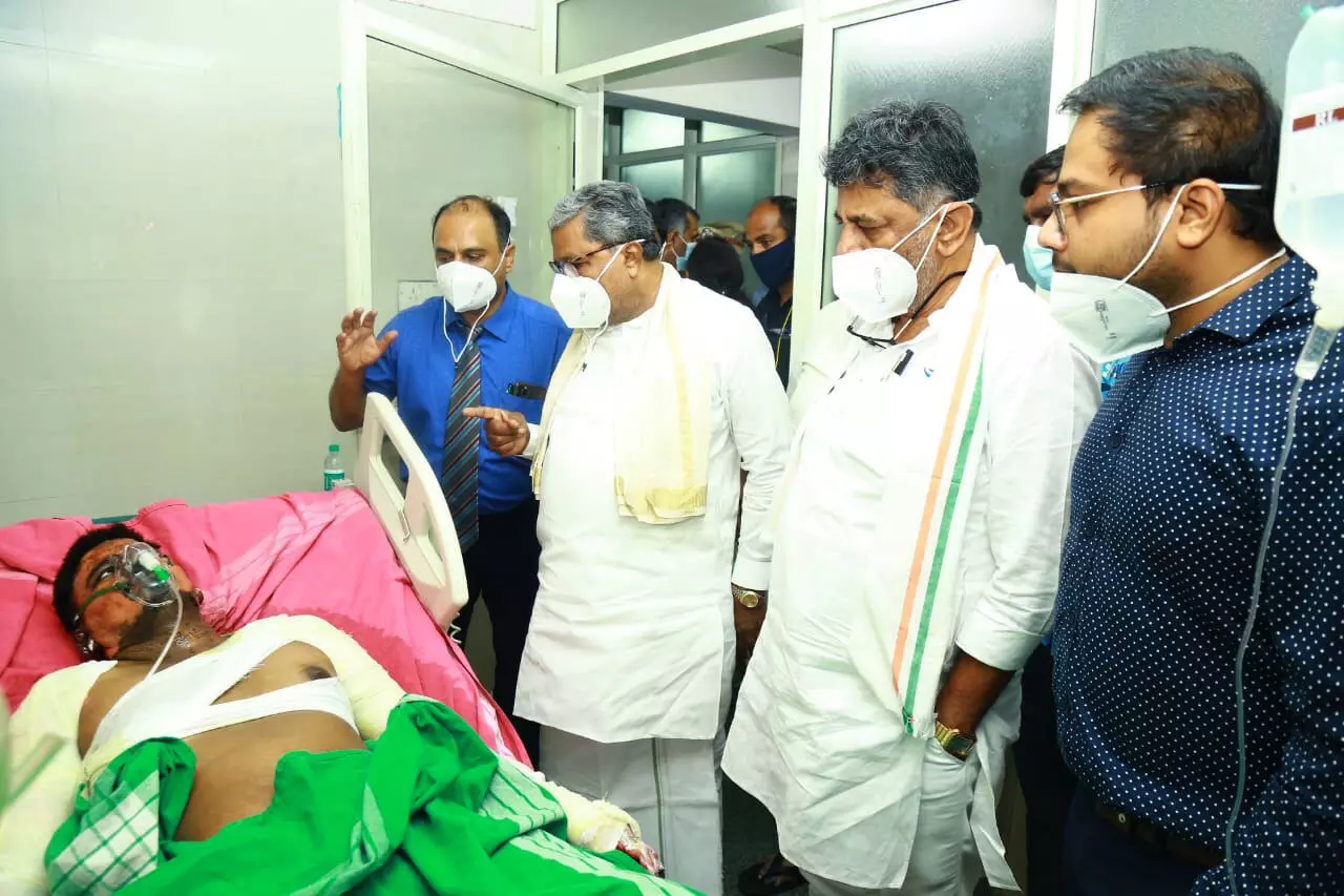 ಬಿಬಿಎಂಪಿ ಆವರಣದಲ್ಲಿ ಅಗ್ನಿ ಅವಘಡ; ಪೊಲೀಸ್ ತನಿಖೆಗೆ ಸಿಎಂ ಸೂಚನೆ ಬಿಬಿಎಂಪಿ ಆವರಣದಲ್ಲಿ ಅಗ್ನಿ ಅವಘಡ; ಪೊಲೀಸ್ ತನಿಖೆಗೆ ಸಿಎಂ ಸೂಚನೆ