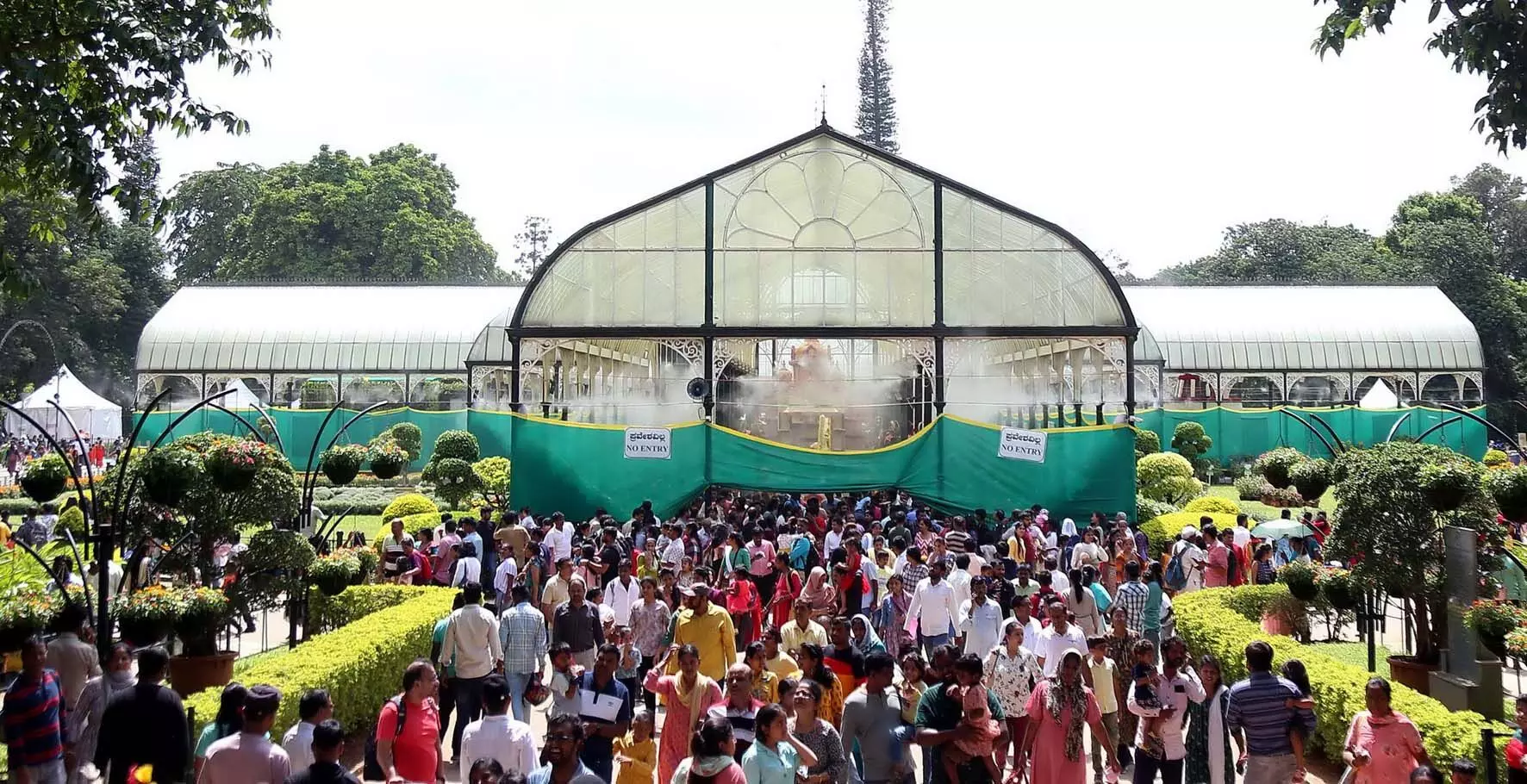 ಲಾಲ್‌ ಬಾಗ್‌ ಫಲಪುಷ್ಪ ಪ್ರದರ್ಶನದಲ್ಲಿ ಜನ ಜಾತ್ರೆ