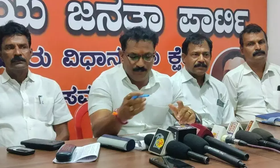 ತಲಪಾಡಿ ಗ್ರಾ. ಪಂ ಚುನಾವಣೆ: ಎಸ್ ಡಿಪಿಐಯನ್ನು ಬೆಂಬಲಿಸಿದ ಇಬ್ಬರು ಸದಸ್ಯರನ್ನು ಉಚ್ಚಾಟಿಸಿದ ಬಿಜೆಪಿ