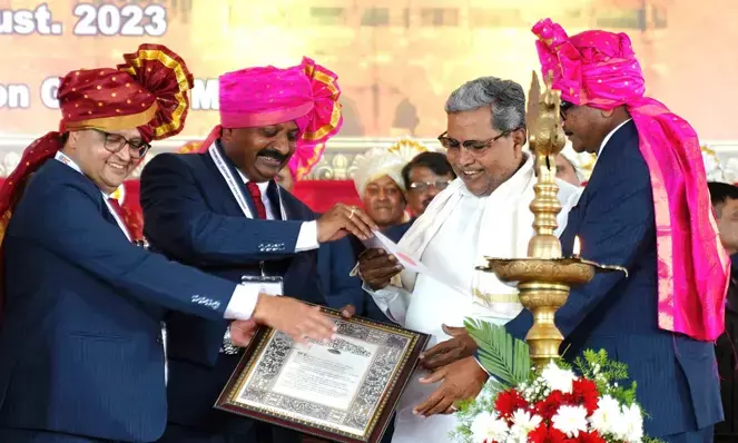 ಎಷ್ಟೇ ಕಷ್ಟವಾದರೂ ಸಂವಿಧಾನವನ್ನು ಉಳಿಸಿಕೊಳ್ಳುವ ಕೆಲಸ ಮಾಡಬೇಕು: ವಕೀಲರ ಪರಿಷತ್ ಸಮ್ಮೇಳನದಲ್ಲಿ ಸಿಎಂ ಸಿದ್ದರಾಮಯ್ಯ ಕರೆ