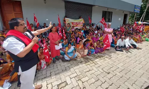 ಧರ್ಮದ ಹೆಸರಿನಲ್ಲಿ ವಿಭಜಿಸಿ ಕಾರ್ಮಿಕರಿಗೆ ಅನ್ಯಾಯ: ಬಿ.ಎಂ.ಭಟ್ ಆರೋಪ