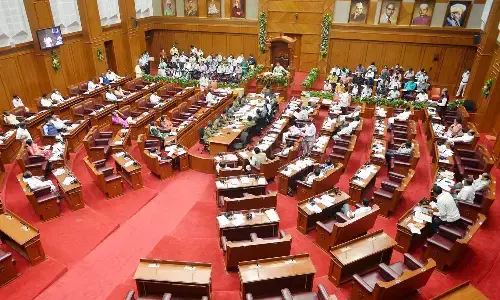 ರಾಜೀನಾಮೆ, ನಿವೃತ್ತಿಯಿಂದ ತೆರವಾಗುತ್ತಿರುವ ಶಿಕ್ಷಕರು-ಪದವೀಧರರ ಕ್ಷೇತ್ರಗಳ ಮತದಾರರ ಪಟ್ಟಿ ಪರಿಷ್ಕರಗೆ ಚುನಾವಣಾ ಆಯೋಗ ಸೂಚನೆ