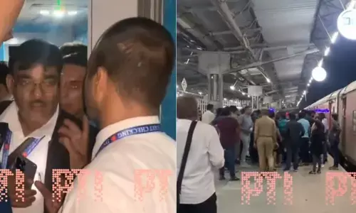 ರೈಲಿನ ಎರಡು ಬೋಗಿಗಳಲ್ಲಿ ವಿದ್ಯುತ್ ವೈಫಲ್ಯ: ಟಿಕೆಟ್ ಕಲೆಕ್ಟರ್ ನನ್ನು ಶೌಚಾಲಯದಲ್ಲಿ ಕೂಡಿ ಹಾಕಿದ ಕುಪಿತ ಪ್ರಯಾಣಿಕರು