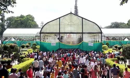 ಲಾಲ್‌ ಬಾಗ್‌ ಫಲಪುಷ್ಪ ಪ್ರದರ್ಶನದಲ್ಲಿ ಜನ ಜಾತ್ರೆ