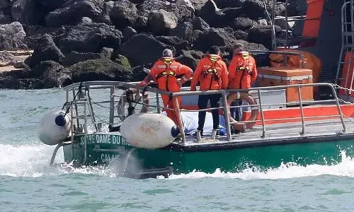 ದೋಣಿ ಮುಳುಗಿ ಕನಿಷ್ಟ 6 ವಲಸಿಗರ ಮೃತ್ಯು, 50 ಮಂದಿಯ ರಕ್ಷಣೆ; ಫ್ರಾನ್ಸ್ ಬಳಿ ದುರಂತ