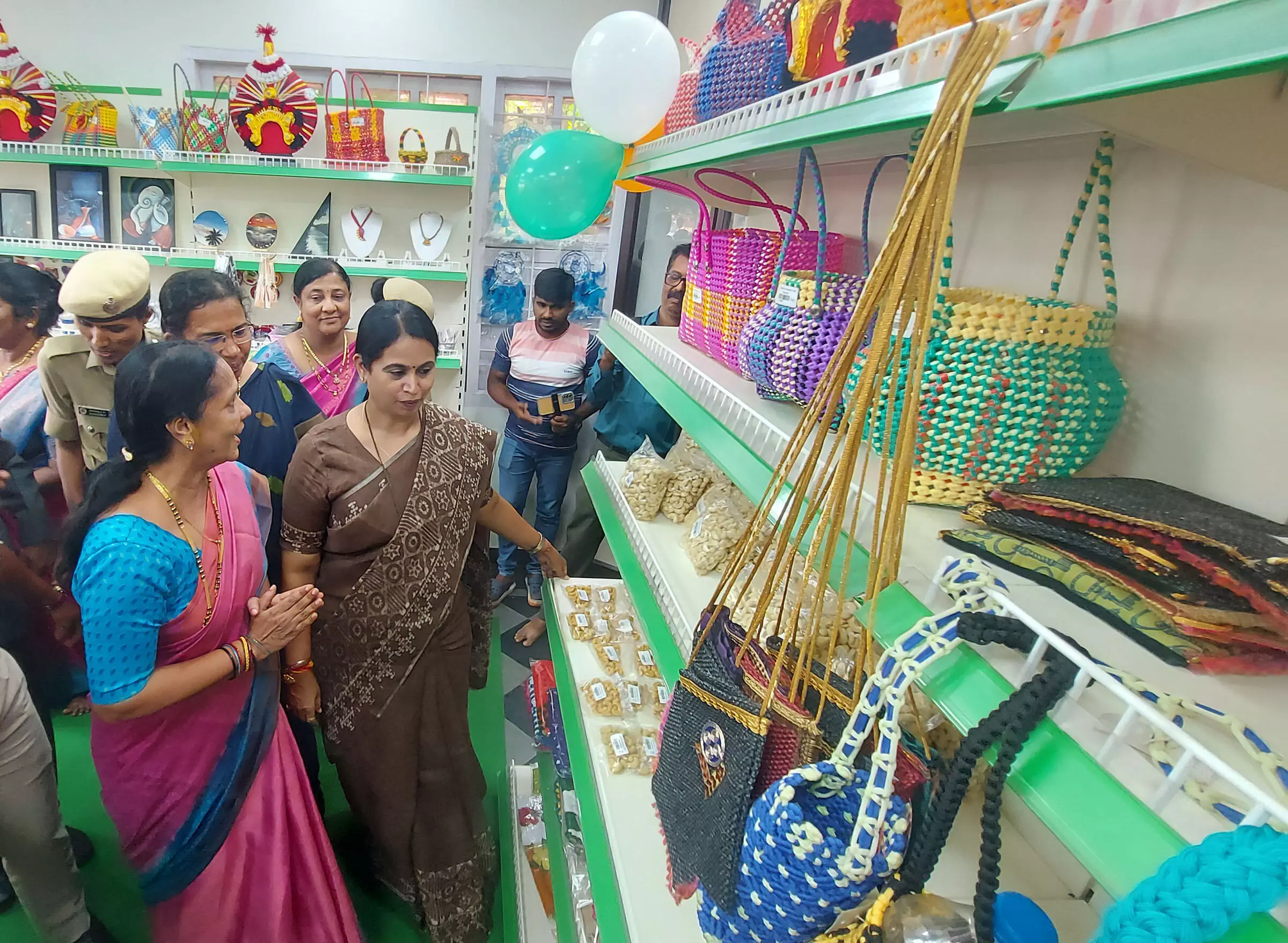 ಬೆಲೆ ಏರಿಕೆ ದಿನಗಳಲ್ಲಿ ಗ್ಯಾರಂಟಿ ಯೋಜನೆಯಿಂದ ಮಹಿಳೆಯರ ಮುಖದಲ್ಲಿ ಮಂದಹಾಸ: ಲಕ್ಷ್ಮೀ ಹೆಬ್ಬಾಳ್ಕರ್ ಬೆಲೆ ಏರಿಕೆ ದಿನಗಳಲ್ಲಿ ಗ್ಯಾರಂಟಿ ಯೋಜನೆಯಿಂದ ಮಹಿಳೆಯರ ಮುಖದಲ್ಲಿ ಮಂದಹಾಸ: ಲಕ್ಷ್ಮೀ ಹೆಬ್ಬಾಳ್ಕರ್